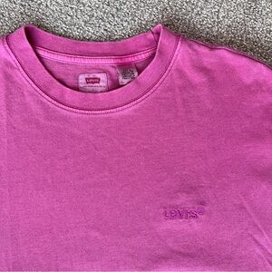 Levi’s men’s “relaxed” fit T